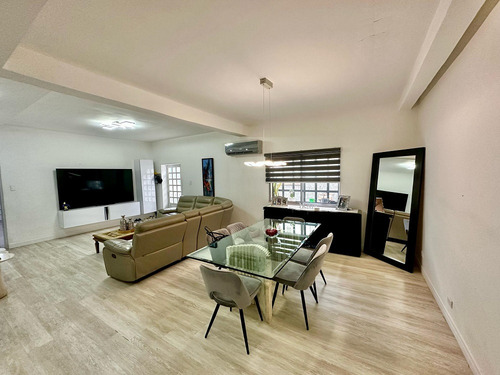 Venta . Casa. Los Palos Grandes. Caracas 157416