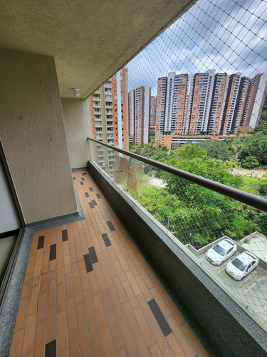 Apartamento En Venta En Loma De Los Bernal Medellin