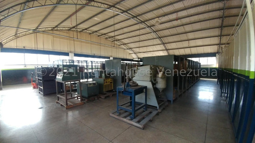 Ms: 24-23693, Vendemos Amplio Complejo Industrial En El Llanito. A=2.699m2, 10b, 7p.