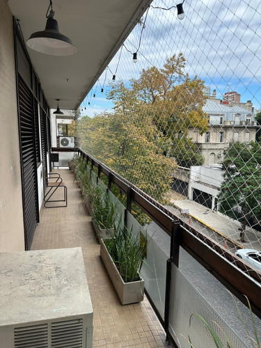 Venta Excelente Piso Con Cochera Fija En Esquina, Muy Luminoso, En Belgrano C
