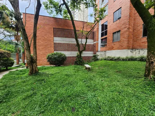 Apartamento En Venta En Los Balsos. Cod V11997