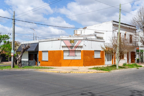 Casa En Venta  - Barrio Tolosa - Excelente Ubicacion .