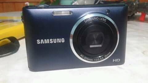 Camara Samsung Con Estuche Y Todos Sus Accesorios.