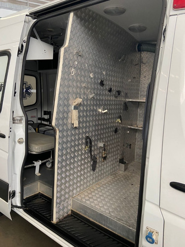 Imagem 8 de 11 de Sprinter 415 2018 Ambulância Com 129 Mil Km
