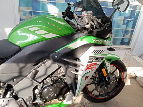Moto Deportiva Color Verde 200cc