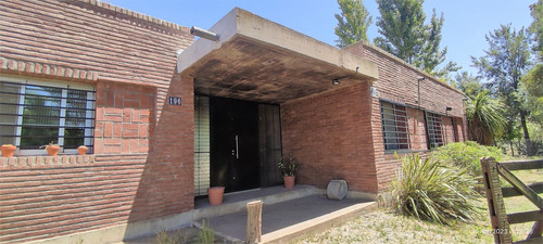 Casa En Venta En Barrio Parque Girado