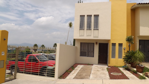 Casa Amueblada En El Fraccionamiento Las Terrazas, Acceso Controlado Al Ingreso, Portón Eléctrico En El Coto. Tlaquepaque, Jal.