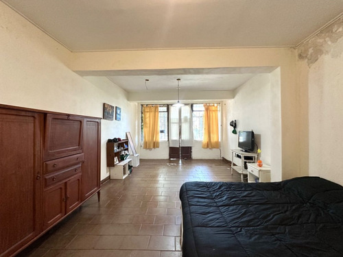 Venta Local Al Frente Con Patio Zona Constitución