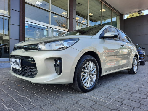 Imagen 5 de 24 de Kia Rio Ex 1.6 Nafta 5 Puertas Mt Ad553 Free
