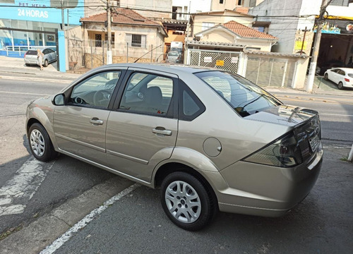 Imagem 6 de 9 de Ford Fiesta Sedan 1.6 Class Ano 2012 Completo