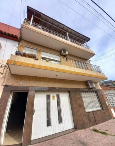 Imagen 1 de 11 de Amplio Departamento En Venta De 4 Ambientes En Lanús Oeste