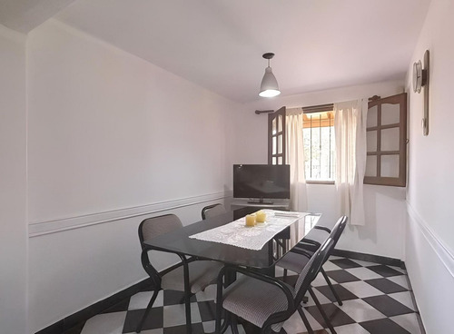 Casa En Venta Hurlingham 5 Amb Garage Jardín Impec