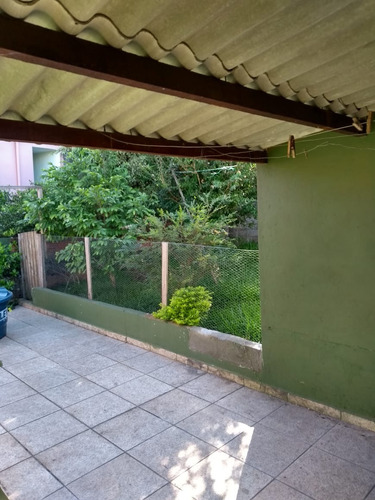 Imagem 4 de 30 de Casa Ampla Com 4 Quartos, Jardim, 4 Vagas De Garagem E 2 Banheiros,