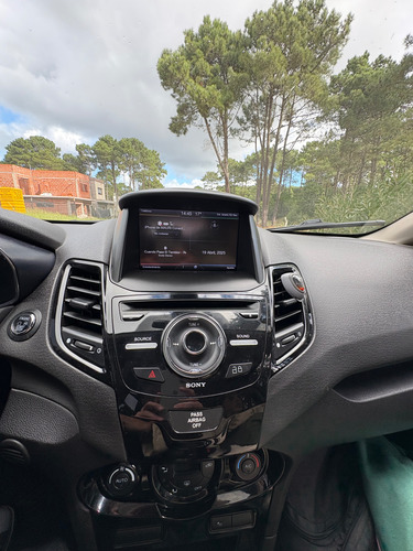 Ford Fiesta Kinetic 1.6 Design 120cv Titanium