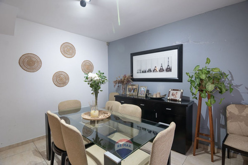 Venta Casa 5 Dorm Cochera Poeta Lugones Cba