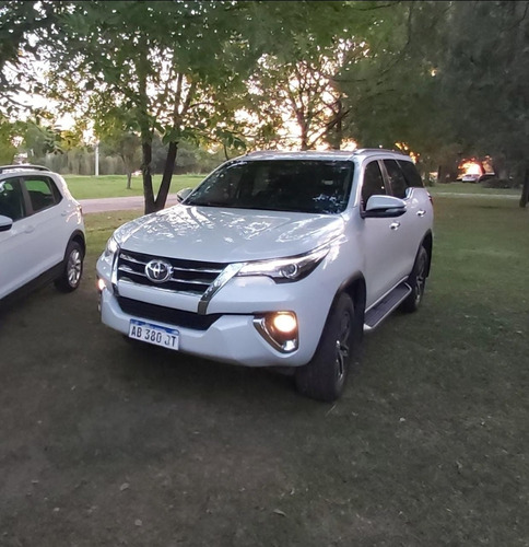 Imagen 1 de 19 de Toyota Hilux Sw4 2017 2.8 Srx 177cv 4x4 7as At