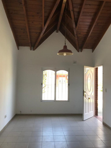 Chalet En Venta En Burzaco Este