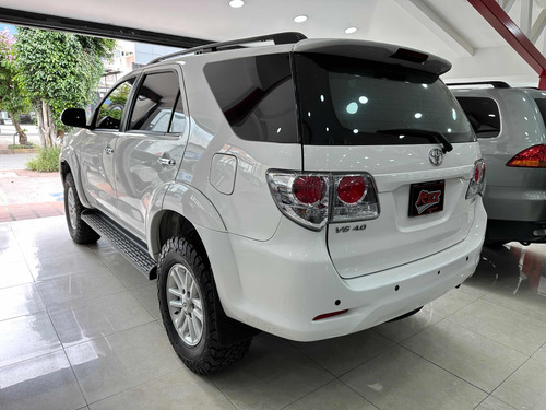 Imagen 6 de 13 de Toyota Fortuner Sr