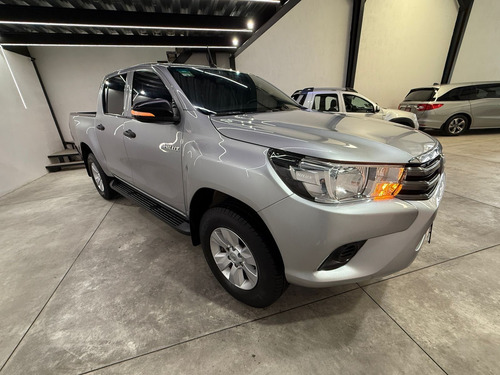 Toyota Hilux 2.7 Cabina Doble Sr Mt