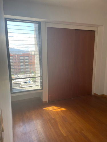 Imagen 12 de 19 de Se Vende Apto 145m2 3h+s/2.5b+s/2p Los Dos Caminos 5769