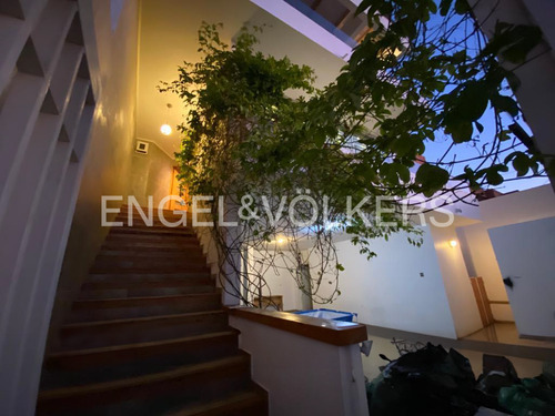 Moderna Casa En Jardines Del Sur Con 272 M2 Útiles