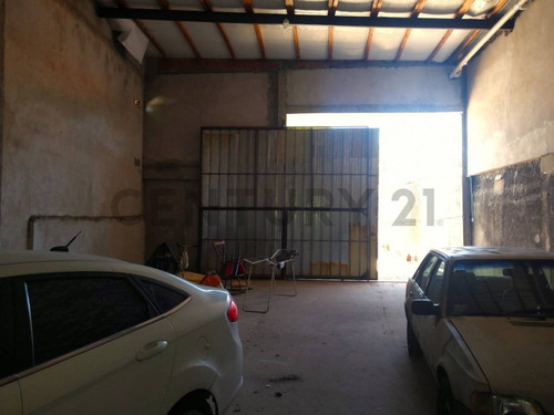 Venta Galpón Con Oficinas En Felipe More 1800