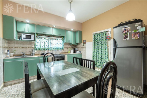 Imagen 5 de 21 de Venta Casa Para Dos Familias De 5 Ambientes Con Patio Con Parrilla Y Quincho Wilde (30145)