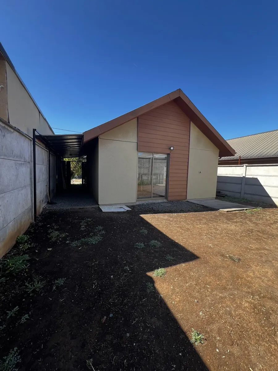 Imagen 1 de 10 de Casa De Un Piso En Exclusivo Condominio Los Ángeles.