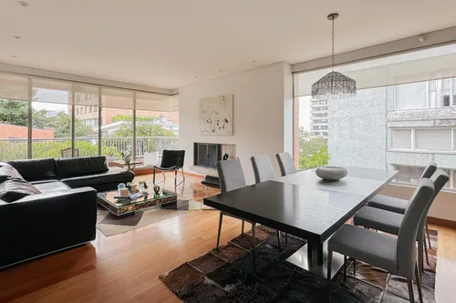 Apartamento En Arriendo En Los Rosales. Cod A7248