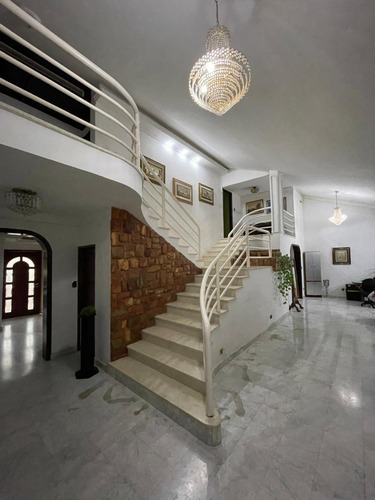 Grey Zuloaga Y Javier Philip Inzitu Realtors Venden Casa En La Urbanización Altos De Guataparo Valencia Carabobo Venezuela