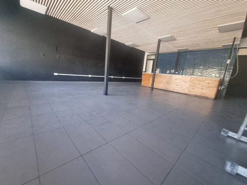Se Arrienda Local Comercial De 84 M2 De Planta Libre A 2.400