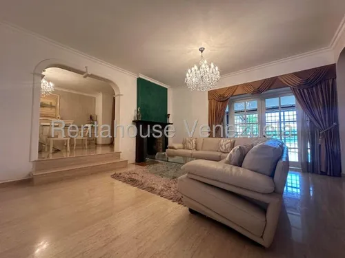Casa En Venta. Urb. Alto Prado.