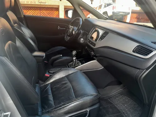Kia Carens 2.0 Suv MT