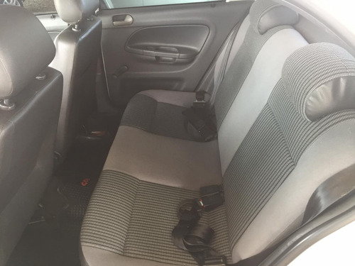 Volkswagen Gol Sedan 1.6 Serie 101cv