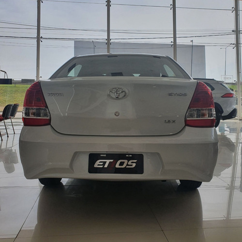 Imagen 4 de 15 de Toyota Etios 1.5 4p Xls Pack 6mt 2023
