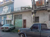 Comprar En Venta Galpon En Caseros Con Techo De Losa Y Departamento En Planta Alta De Tres Ambientes F: 2655