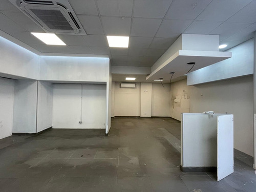 Local Comercial Con Estacionamiento A Pasos Portal Ñuñoa