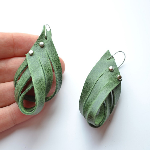 Imagen 3 de 4 de Aros De Cuero Verde Musgo, Acero Quirurgico, Livianos