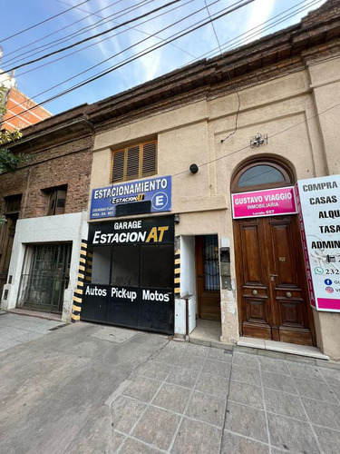 Venta De Cochera Con Dpto Y Sala De Reunion · Lujan