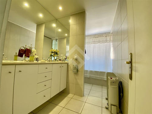 Casa En Venta De 4 Dorm. En La Reina