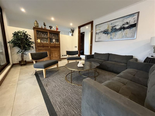 Casa En Venta 4 Dormitorios Como Nueva En Lo Barnechea