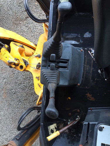 Retroescavadeira Jcb 2013
