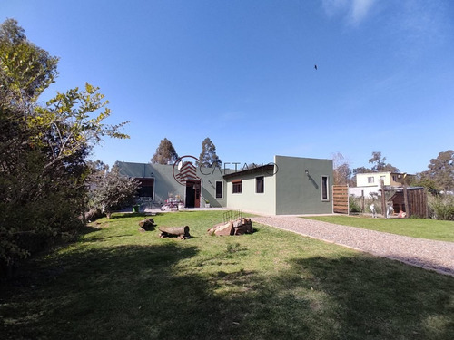 Imagen 3 de 20 de Casa En El Tesoro En Venta, 2 Dormitorios, 2 Baños, Luminosa Con Cochera Y Parillero - La Barra El Tesoro