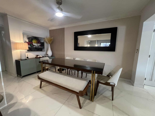 Se Vende Apartamento De 3 Habitaciones, Estar En Urb. Real