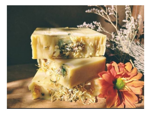 Imagen 2 de 4 de Jabon Natural De Avena Y Rosas Qura 3/c