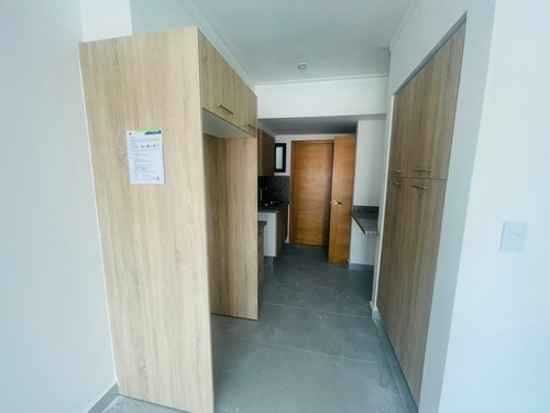 Imagen 5 de 6 de Alquilo Apartamento Vacío Evaristo Morales *apartamento 802
