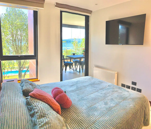 Departamento Frente Al Lago Con Playa Privada