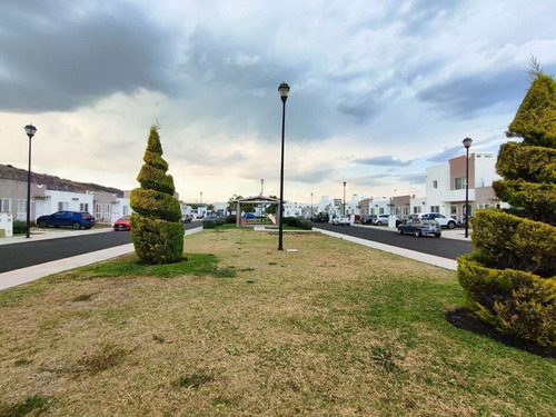Casa De 1 Solo Nivel En Renta En Viñedos Queretaro