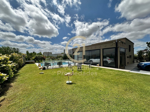 Casa En Venta En Barrio Santa Rita , Corredor Canning