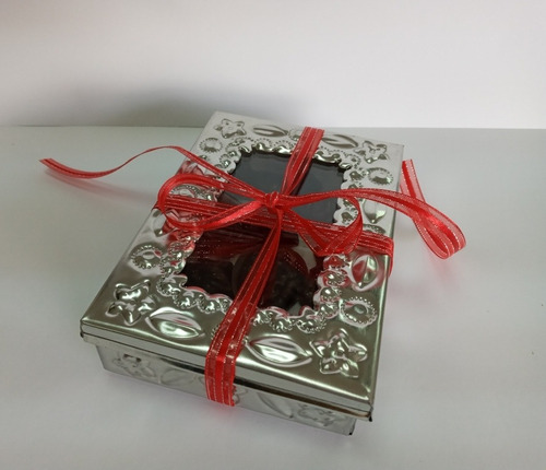 Nacimiento De Chocolate En Caja De Hojalata